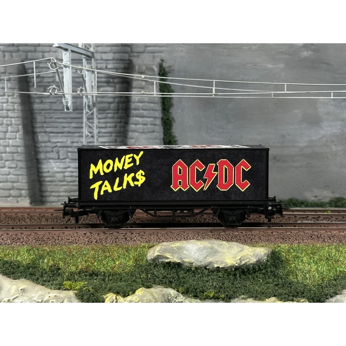 Wagon porte-conteneurs AC/DC "Moneytalk" - Marklin 44832 - HO 1/87 Wagon porte-conteneurs AC/DC "Moneytalk" - Marklin 44832 - HO 1/87