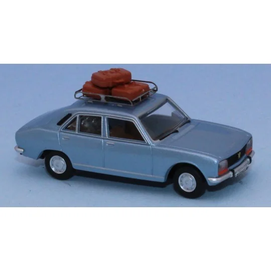 Peugeot 504 car, metallic dawn blue, roof rack and 3 suitcases - SA... SAI_1828-Peugeot 504 car, metallic dawn blue, roof rack and 3 suitcases - SAI 1828 - HO 1/87