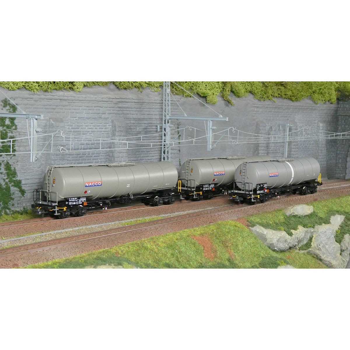 Set de 3 wagons-citernes Zacns NACCO - Roco 6600197, H0 1/87 Set de 3 wagons-citernes Zacns NACCO - Roco 6600197, H0 1/87