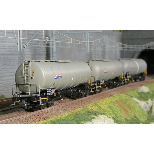 ROCO_6600197-Set of 3 Zacns NACCO tank wagons - Roco 6600197, H0 1/87