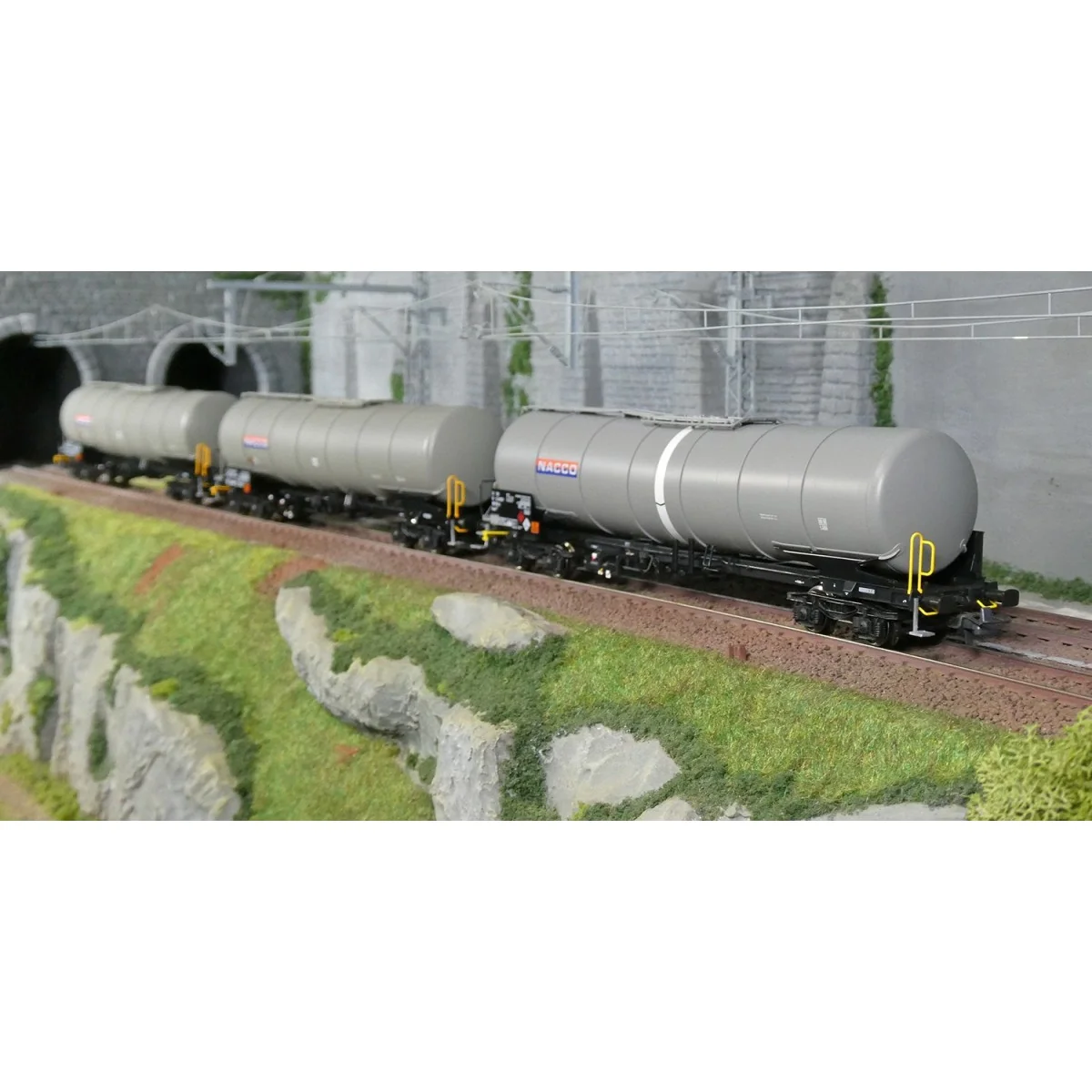 Set de 3 wagons-citernes Zacns NACCO - Roco 6600197, H0 1/87 Set de 3 wagons-citernes Zacns NACCO - Roco 6600197, H0 1/87