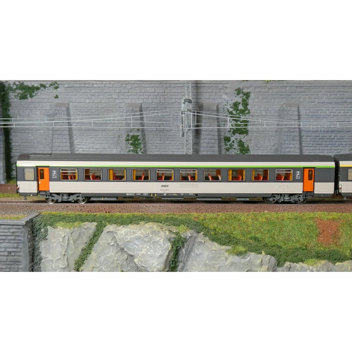Set de 3 voitures VTU Corail avec voiture-bar B5rtux / A10tu / B11t... Set de 3 voitures VTU Corail avec voiture-bar B5rtux / A10tu / B11t...