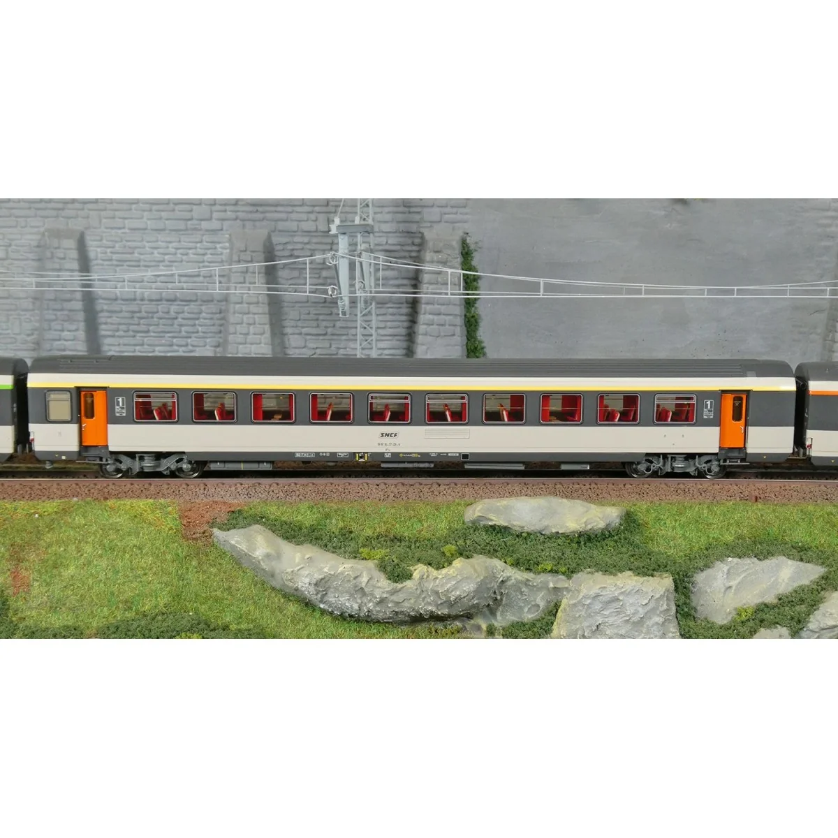 Set de 3 voitures VTU Corail avec voiture-bar B5rtux / A10tu / B11t... Set de 3 voitures VTU Corail avec voiture-bar B5rtux / A10tu / B11t...