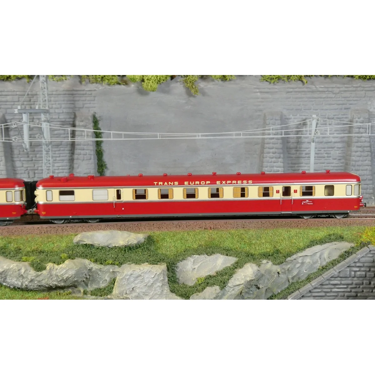 Jouef HJ2461 Autorail diesel RGP 1 avec remorque, SNCF, TEE rouge/b... Jouef HJ2461 Autorail diesel RGP 1 avec remorque, SNCF, TEE rouge/b...