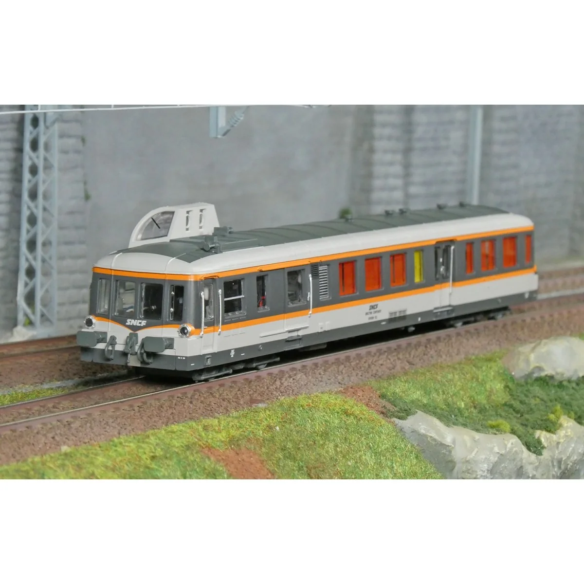 Autorail diesel "de tournée" X 3997 Picasso - Jouef HJ2618 - HO 1/87 Autorail diesel "de tournée" X 3997 Picasso - Jouef HJ2618 - HO 1/87