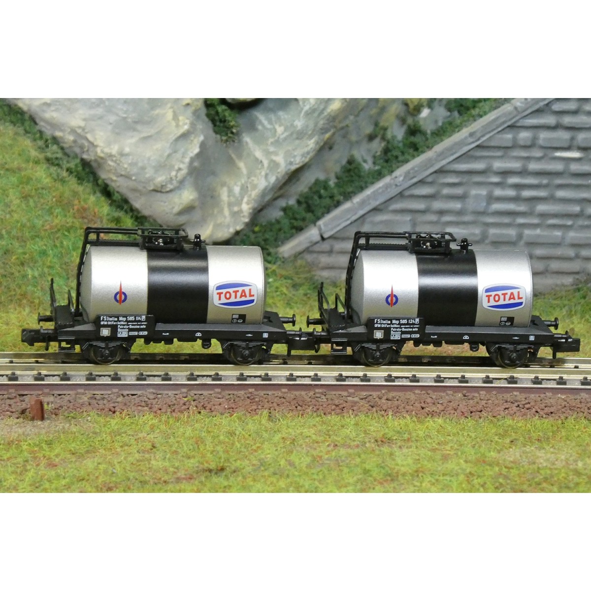 Set of 2 Total, FS - Arnold HN6746 2-axle tank wagons ...