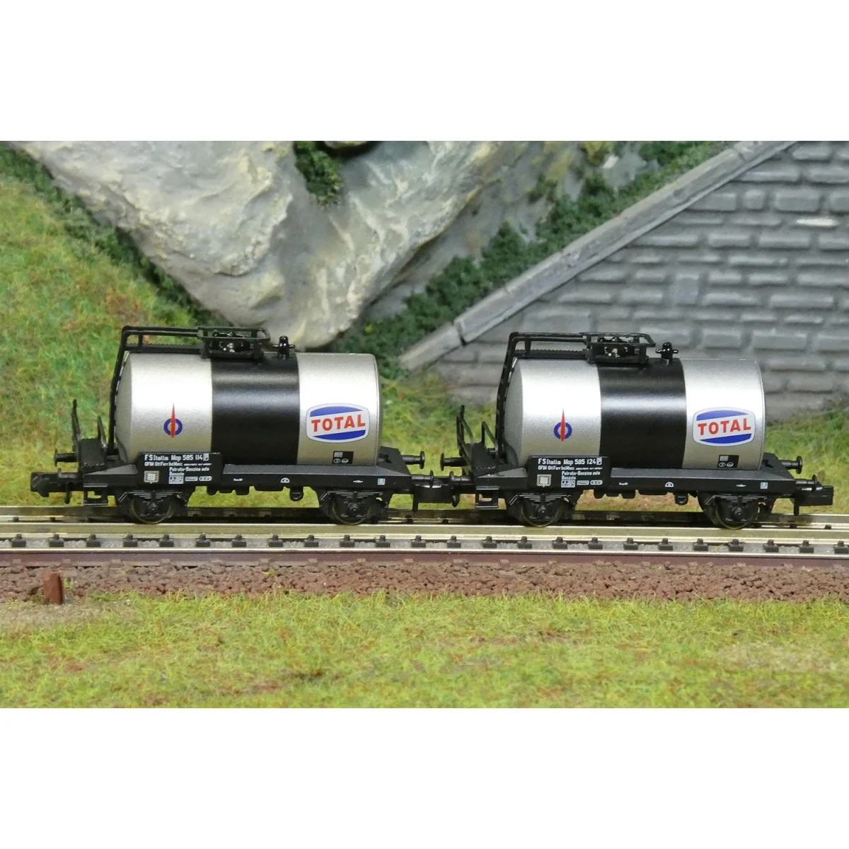 Set of 2 Total, FS - Arnold HN6746 2-axle tank wagons ...