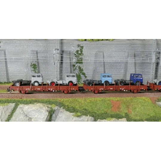 Set of Ks 3300 and Ks 3301 type car carrier wagons, DR - Tri... Trix_24190-Set of Ks 3300 and Ks 3301 type car carrier wagons, DR - Trix 24190 - H0