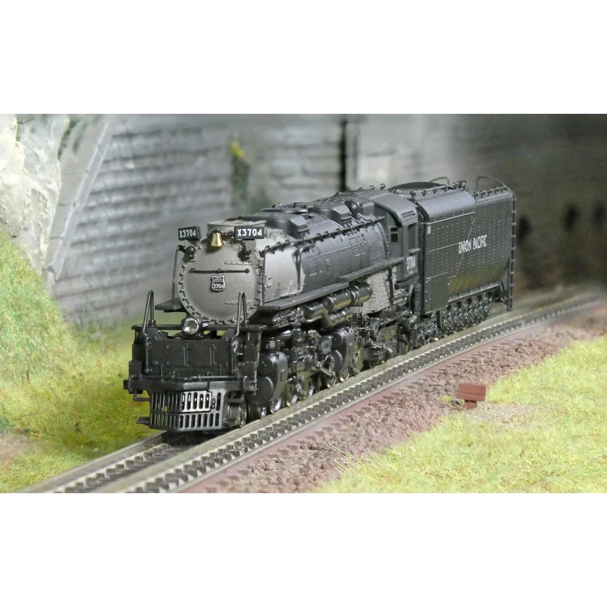 Class 3700 Challenger Union Pacific steam locomotive Minitrix 16489... Class 3700 Challenger Union Pacific steam locomotive Minitrix 16489...