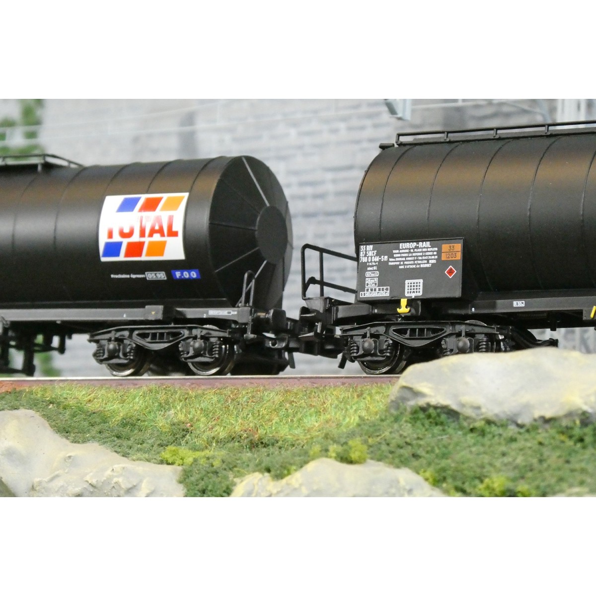 Coffret de 2 wagons-citernes isolés 4 essieux SNCF TOTAL France - J...