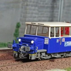 Ree Modeles MB-110 Draisine DU65, brosseuse bleu et blanc, phare à pincettes, Sud-Est, avec grue Ree Modeles MB-110 - 1