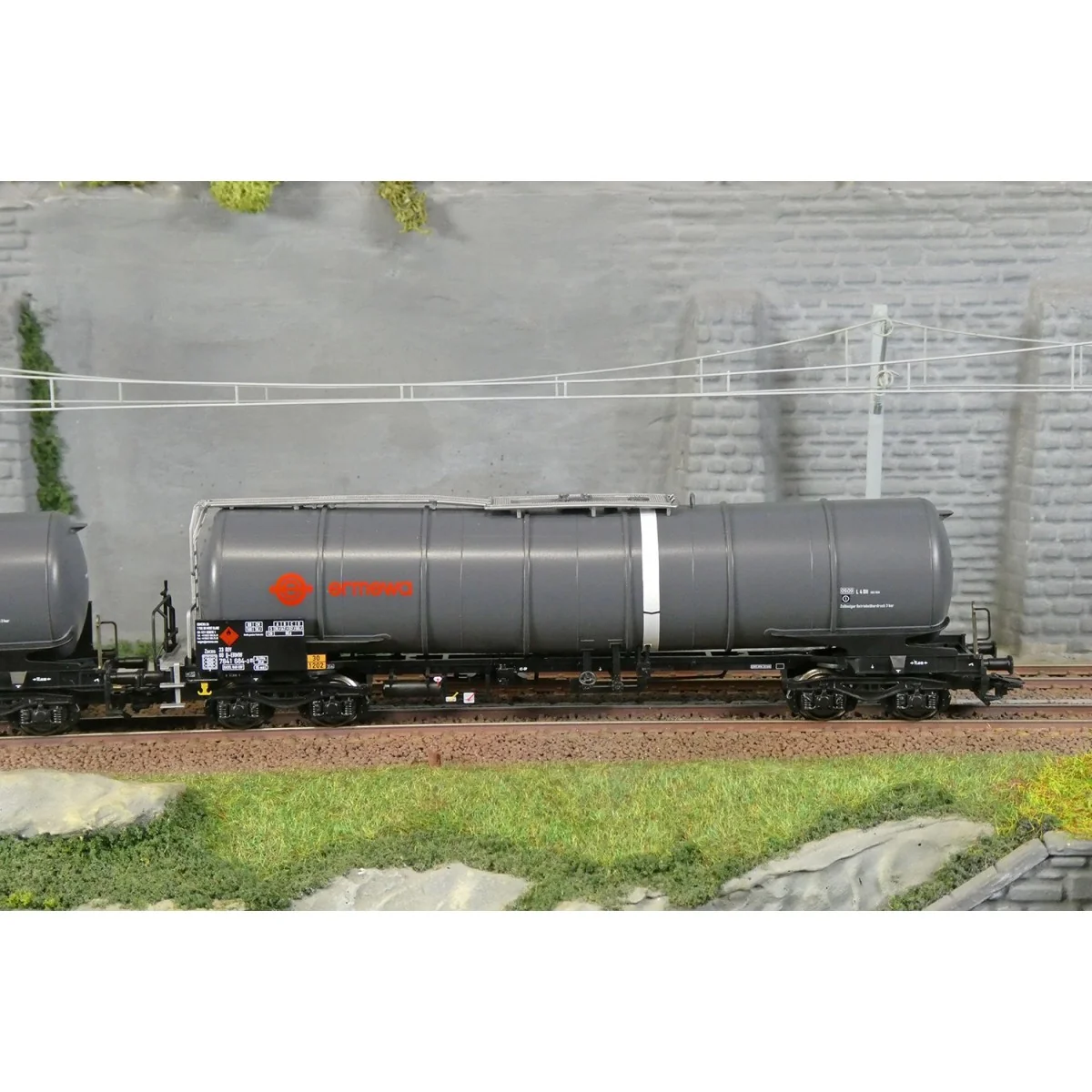 Coffret de 3 wagons-citernes Zacns Ermewa Millet ep. VI - Märklin 4... Coffret de 3 wagons-citernes Zacns Ermewa Millet ep. VI - Märklin 4...