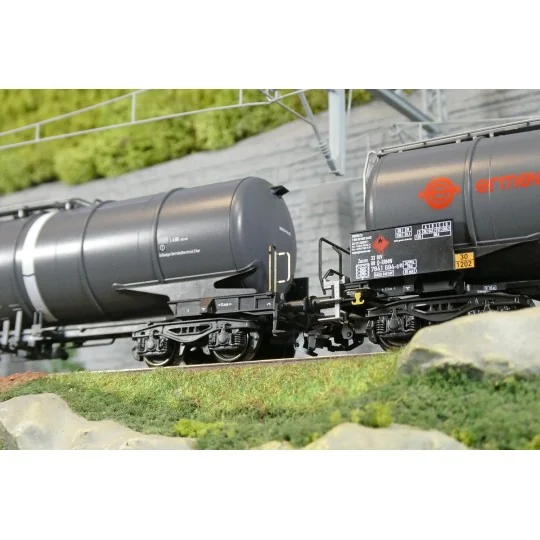 Coffret de 3 wagons-citernes Zacns Ermewa Millet ep. VI - Märklin 4... Marklin_47551-Marklin 47470 Wagon-poche articulé Sdggmrss 738 (T3000e), DB AG, chargé semi-remorques DB Schenker