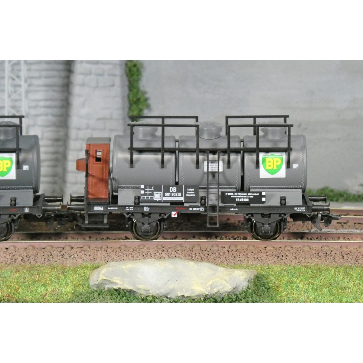 Set of 3 tank wagons with 3 tanks, DB era III - Märklin 46491 - H0 Set of 3 tank wagons with 3 tanks, DB era III - Märklin 46491 - H0