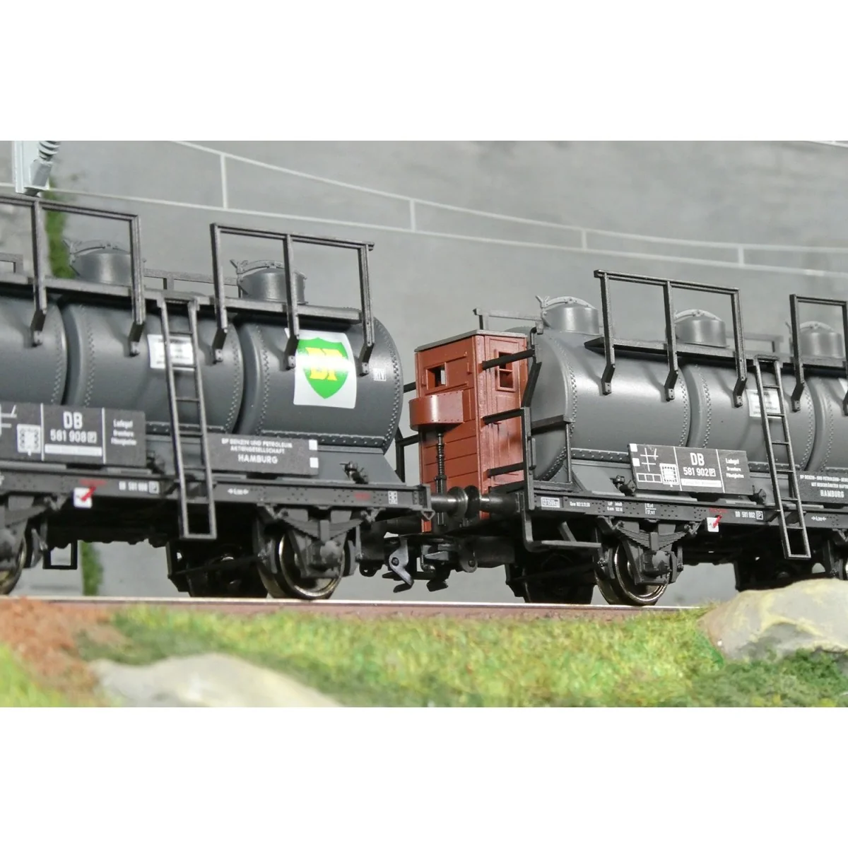 Set of 3 tank wagons with 3 tanks, DB era III - Märklin 46491 - H0 Set of 3 tank wagons with 3 tanks, DB era III - Märklin 46491 - H0