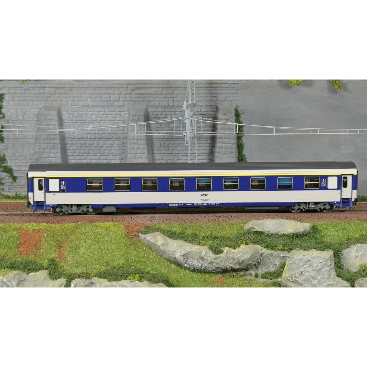Voiture VU couchettes CORAIL A9c9x, logo encadré - HO - REE JM030 Voiture VU couchettes CORAIL A9c9x, logo encadré - HO - REE JM030