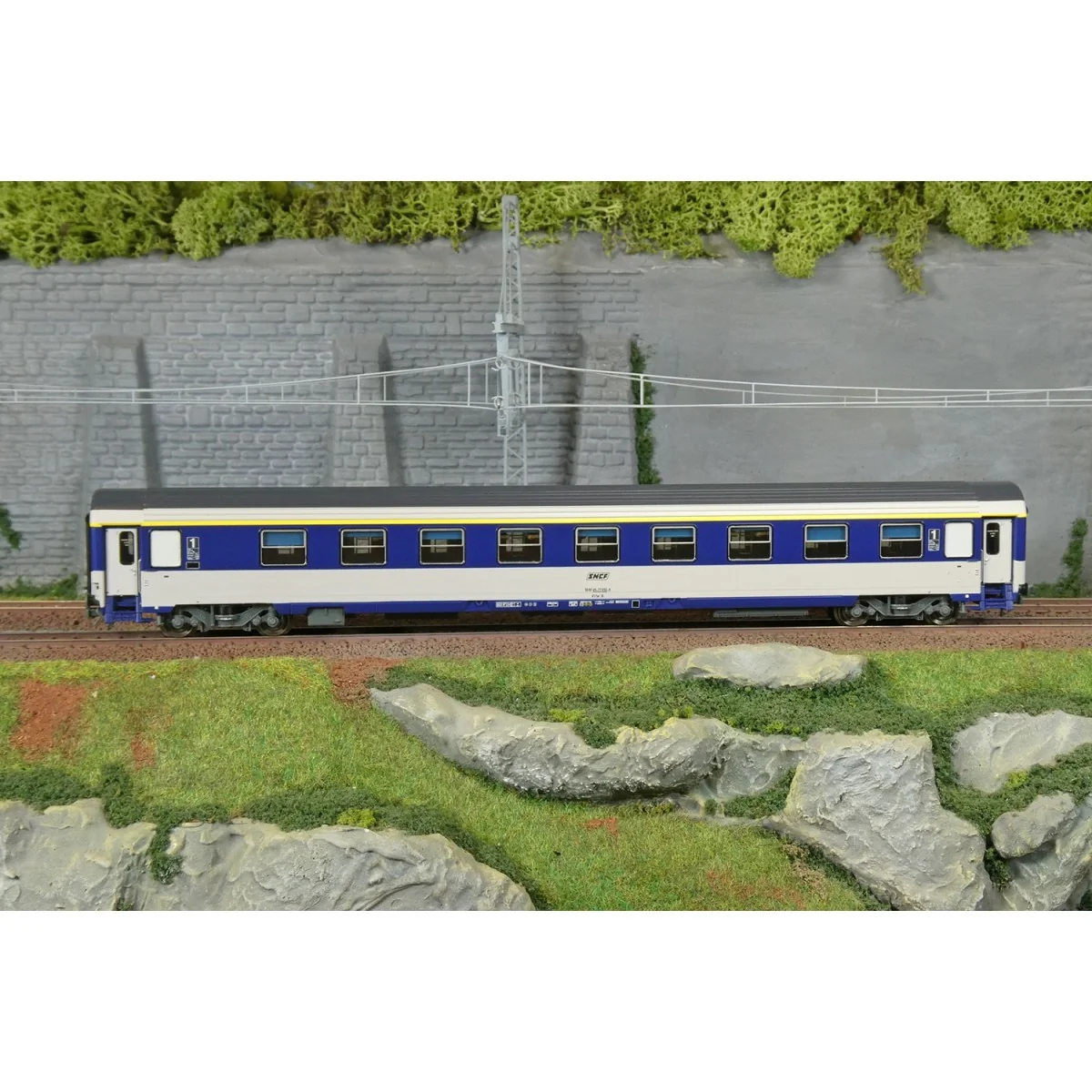 Voiture VU couchettes CORAIL A9c9x, logo encadré - HO - REE JM034 Voiture VU couchettes CORAIL A9c9x, logo encadré - HO - REE JM034