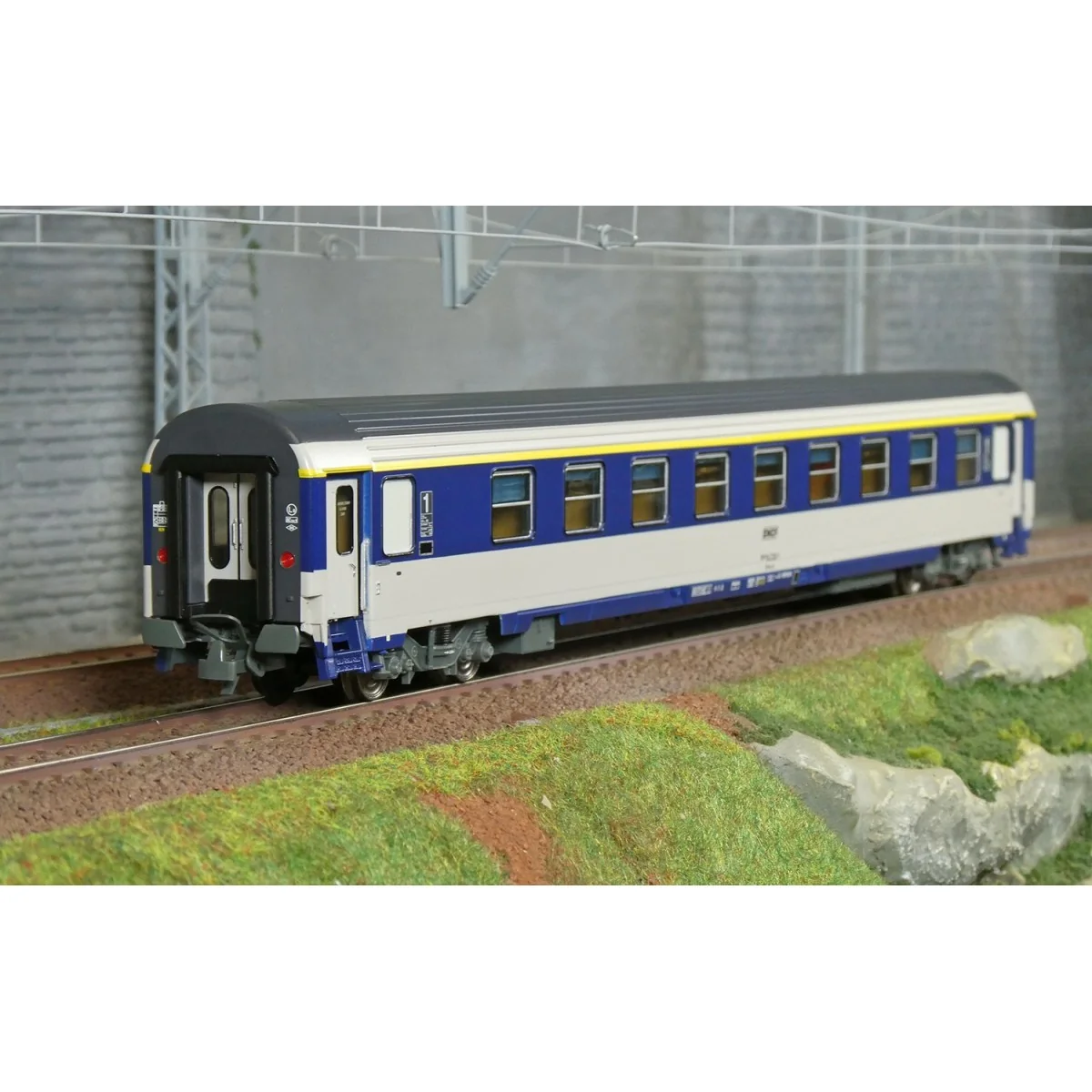 Voiture VU couchettes CORAIL A9c9x, logo encadré - HO - REE JM034 Voiture VU couchettes CORAIL A9c9x, logo encadré - HO - REE JM034