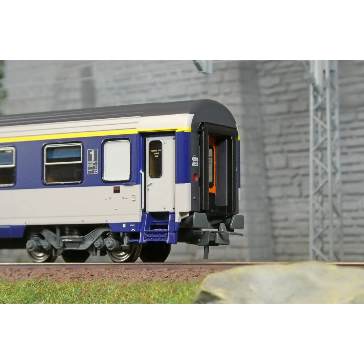 Voiture VU couchettes CORAIL A9c9x, logo nouille - HO - REE JM038 Voiture VU couchettes CORAIL A9c9x, logo nouille - HO - REE JM038