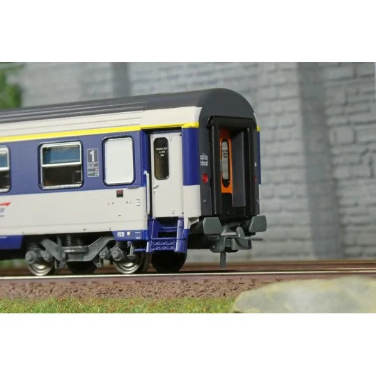 CORAIL A9c9x sleeper van, cap logo - HO - REE JM042 JM-042-CORAIL A9c9x sleeper van, cap logo - HO - REE JM042