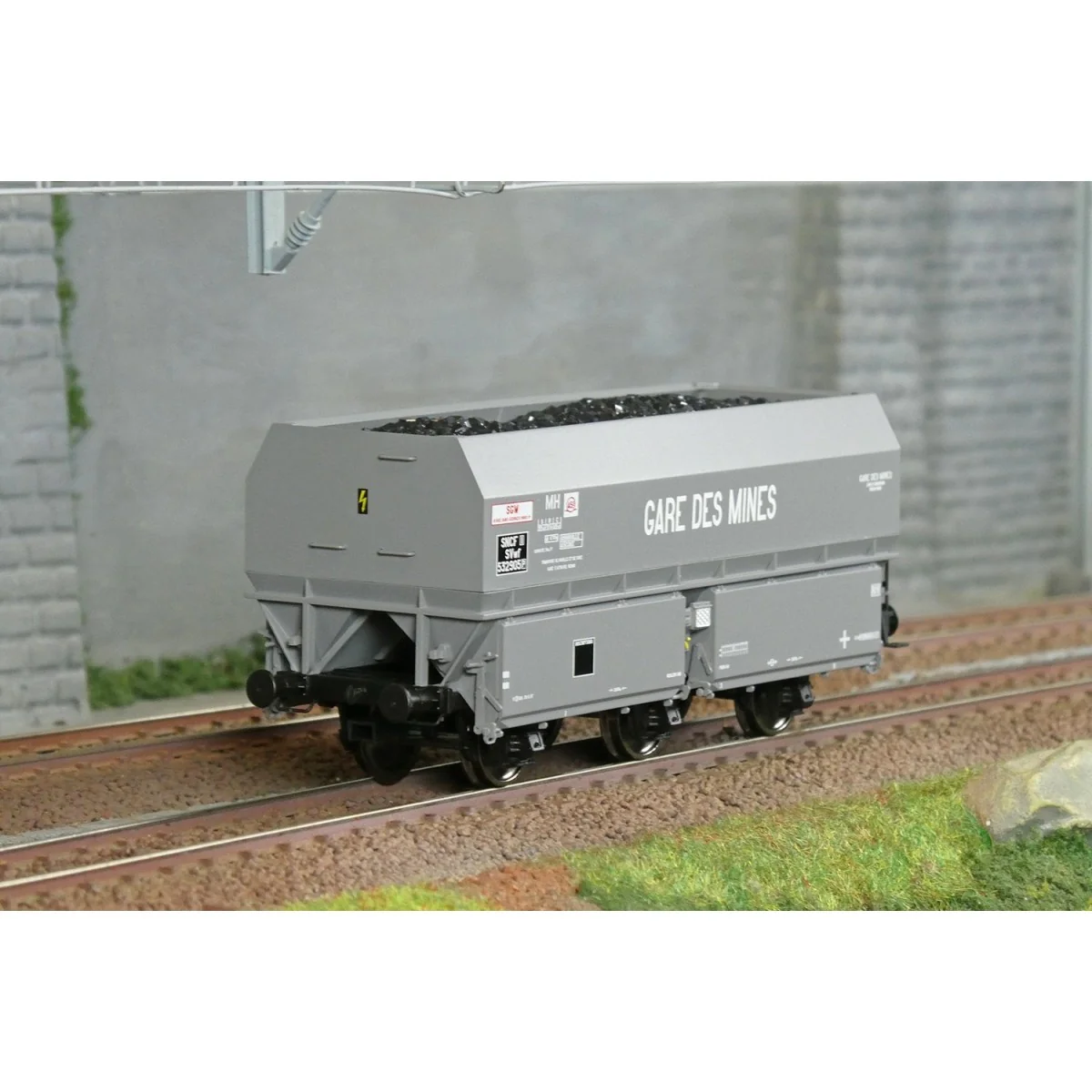 Wagon coke MH45 SNCF, GARE DES MINES - REE WB965 - HO 1/87 Wagon coke MH45 SNCF, GARE DES MINES - REE WB965 - HO 1/87