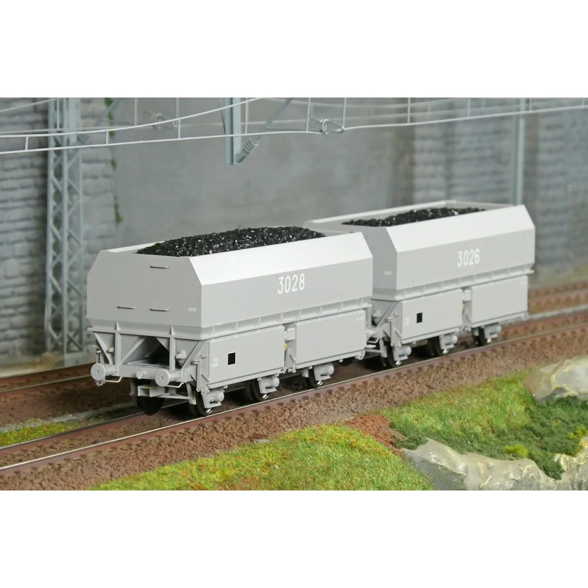 Set of 2 SNCF MH45 coke wagons, HBL - REE WB966 - HO 1/87 Set of 2 SNCF MH45 coke wagons, HBL - REE WB966 - HO 1/87