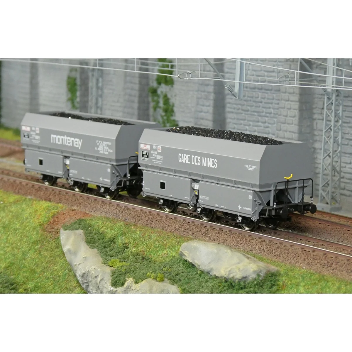 Set of 2 SNCF MH45 coke wagons, MONTENAY / Mines Station - REE WB96... Set of 2 SNCF MH45 coke wagons, MONTENAY / Mines Station - REE WB96...