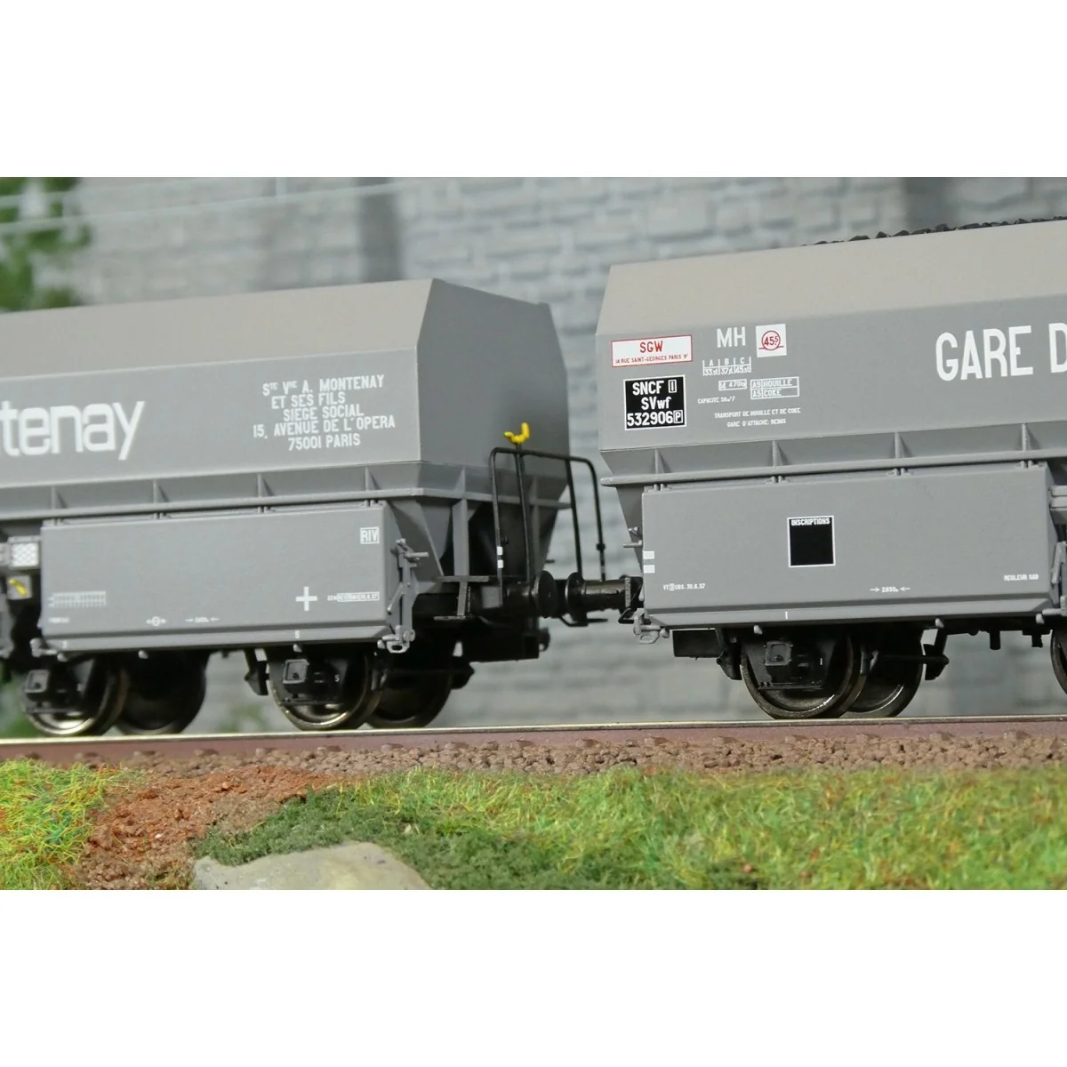 Set of 2 SNCF MH45 coke wagons, MONTENAY / Mines Station - REE WB96... Set of 2 SNCF MH45 coke wagons, MONTENAY / Mines Station - REE WB96...