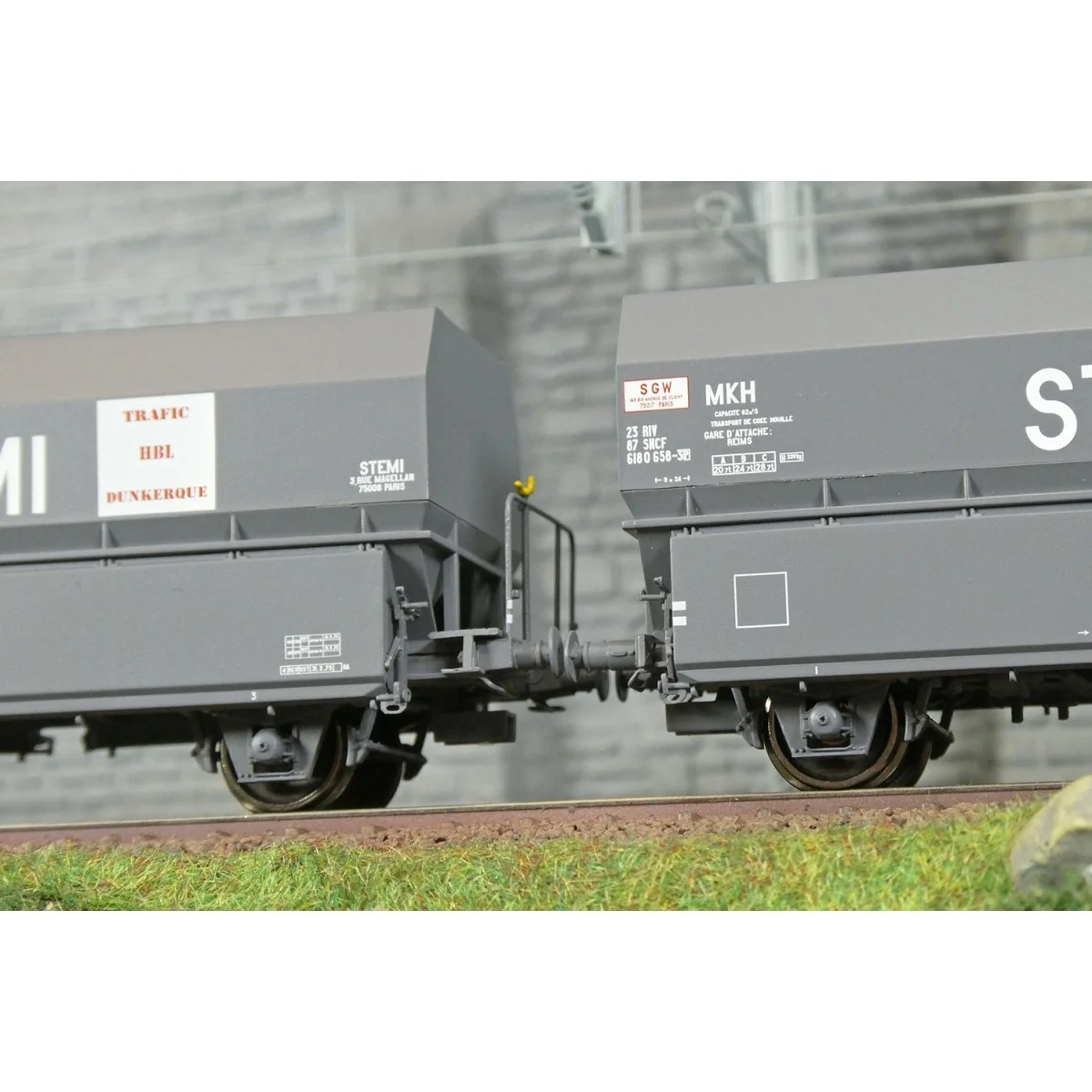 Set of 2 SNCF MH45 coke wagons, STEMI - REE WB967 - HO 1/87 Set of 2 SNCF MH45 coke wagons, STEMI - REE WB967 - HO 1/87