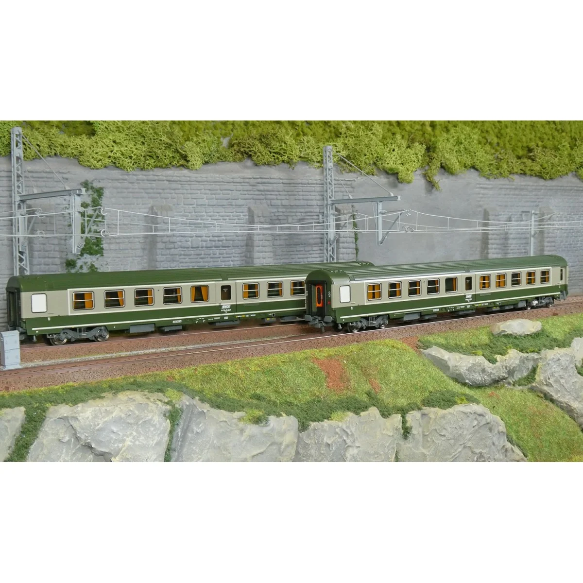 Set de 2 voitures AMBULANCE vert/gris, logo encadré blanc - REE JM0...