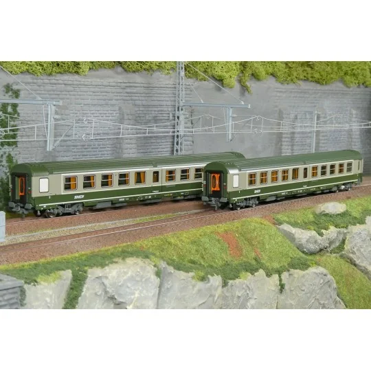 Set of 2 green/grey ambulance cars, "noodle" logo - REE JM049 - HO ... JM-049-Set of 2 green/grey ambulance cars, "noodle" logo - REE JM049 - HO 1/87
