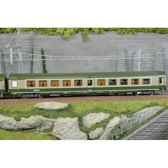 Set de 2 voitures AMBULANCE vert/gris, logo nouille - REE JM049 - H... JM-049-Set de 2 voitures AMBULANCE vert/gris, logo nouille - REE JM049 - HO 1/87