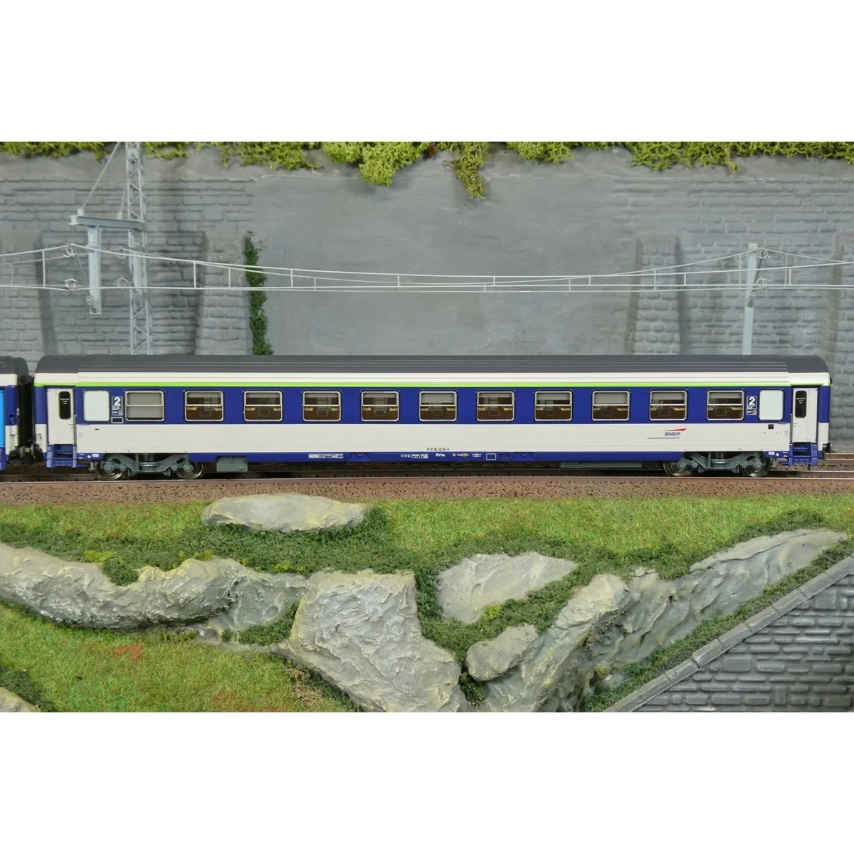 Set of 2 blue AMBULANCE and B10c10 sleeper vans, cap logo - REE JM0...