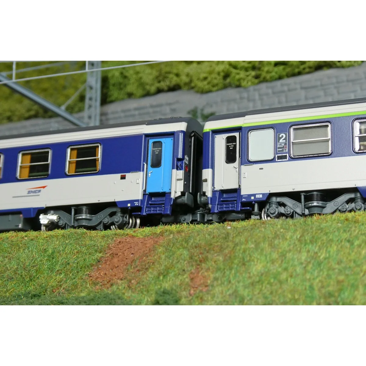 Set of 2 blue AMBULANCE and B10c10 sleeper vans, cap logo - REE JM0...