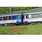 Set de 2 voitures AMBULANCE bleu et VU Couchette B10c10, logo casqu... JM-052-Set de 2 voitures AMBULANCE bleu et VU Couchette B10c10, logo casquette - REE JM052 - HO 1/87