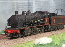 Jouef HJ2405 140 C 70 steam locomotive, 18 B 64 tender, black liver...