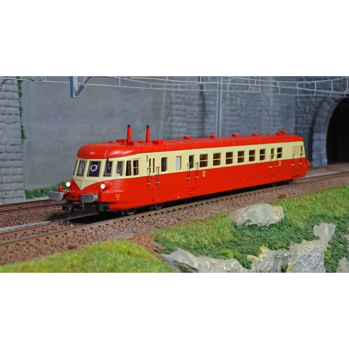 Jouef HJ2409S ABJ 2 diesel railcar, red/beige livery, red roof, SNC...