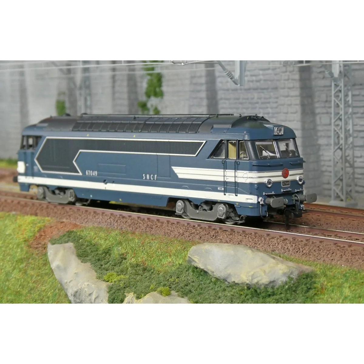 Locomotive diesel BB 67049, bleu origine, CAEN - REE Modèles MB244 ... Locomotive diesel BB 67049, bleu origine, CAEN - REE Modèles MB244 ...