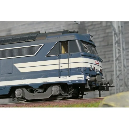 Locomotive diesel BB 67012, bleu persiennes, plaques de NEVERS - RE... MB-245-Locomotive diesel BB 67012, bleu persiennes, plaques de NEVERS - REE MB245 - HO 1/87