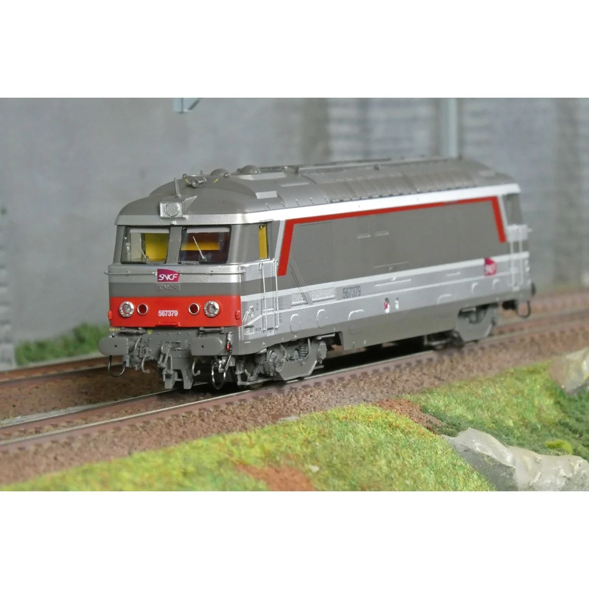 Locomotive diesel BB 67379, MULTISERVICE, CHAMBERY - REE MB247 - HO... Locomotive diesel BB 67379, MULTISERVICE, CHAMBERY - REE MB247 - HO...