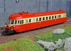 Jouef HJ2411S ABJ 4 diesel railcar, red/beige livery, red roof, SNC...