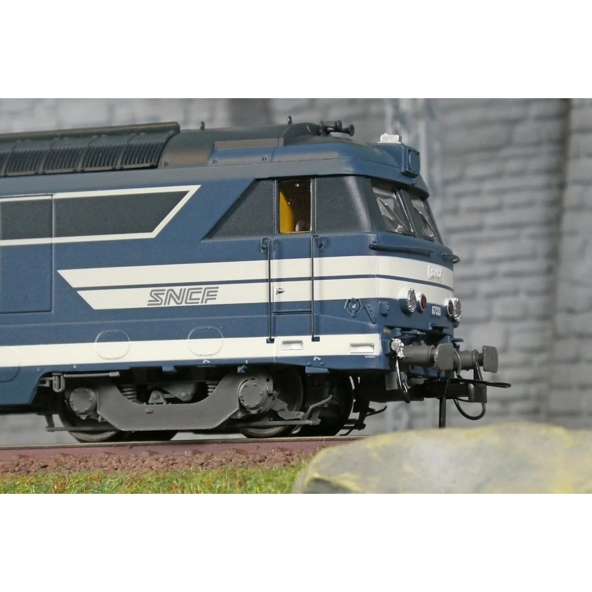 Locomotive diesel BB 67321, bleu Logo Nouille, CHAMBERY - REE Modèl... Locomotive diesel BB 67321, bleu Logo Nouille, CHAMBERY - REE Modèl...