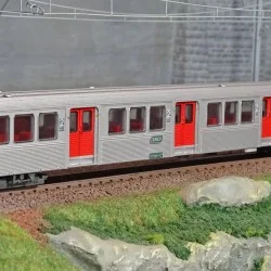 Jouef HJ4153 Voiture voyageurs complémentaire RIB 70, SNCF, livré d'origine avec portes rouges, ep.IV-V Jouef HJ4153 - 1