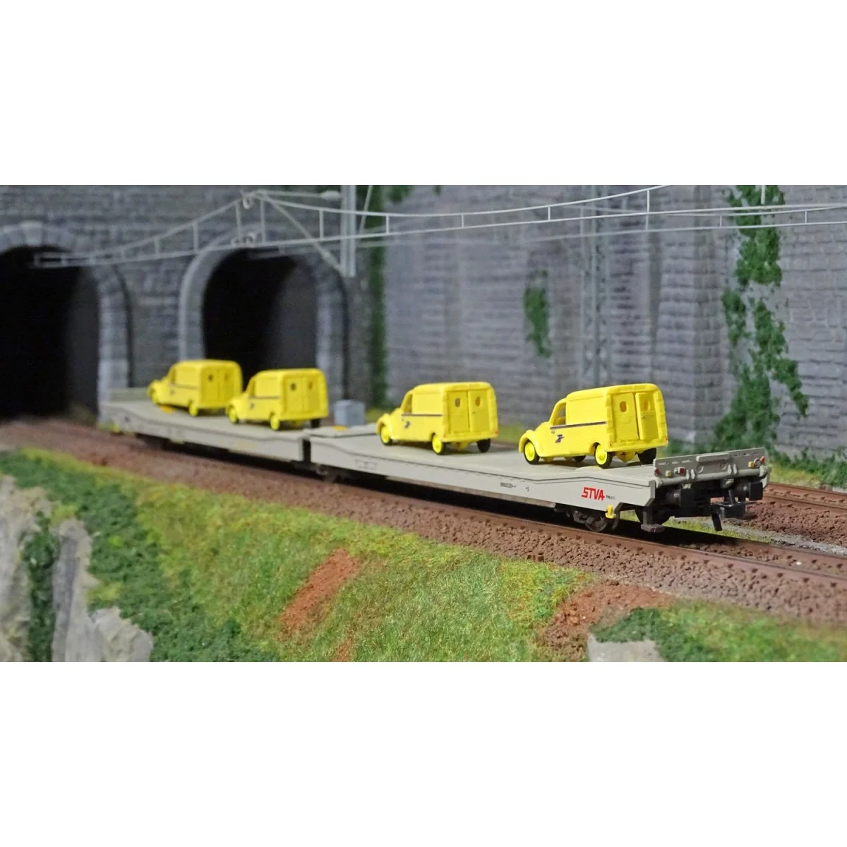 Jouef HJ6205 Ladks 3-axle flat wagon, STVA grey livery, loaded with...