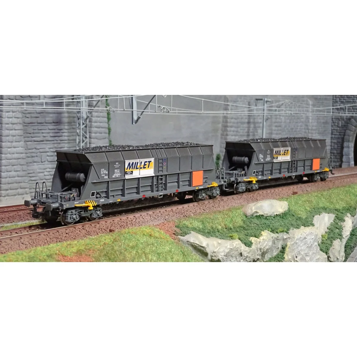 Jouef HJ6209 Set de 2 wagons trémis à bogies EF60, transport charbon, livrés MILLET Jouef HJ6209 - 2