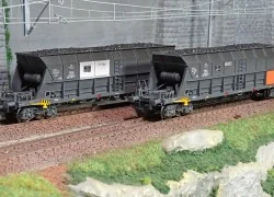 Jouef HJ6210 Set of 2 EF60 bogie hopper wagons, coal transport, EDF...