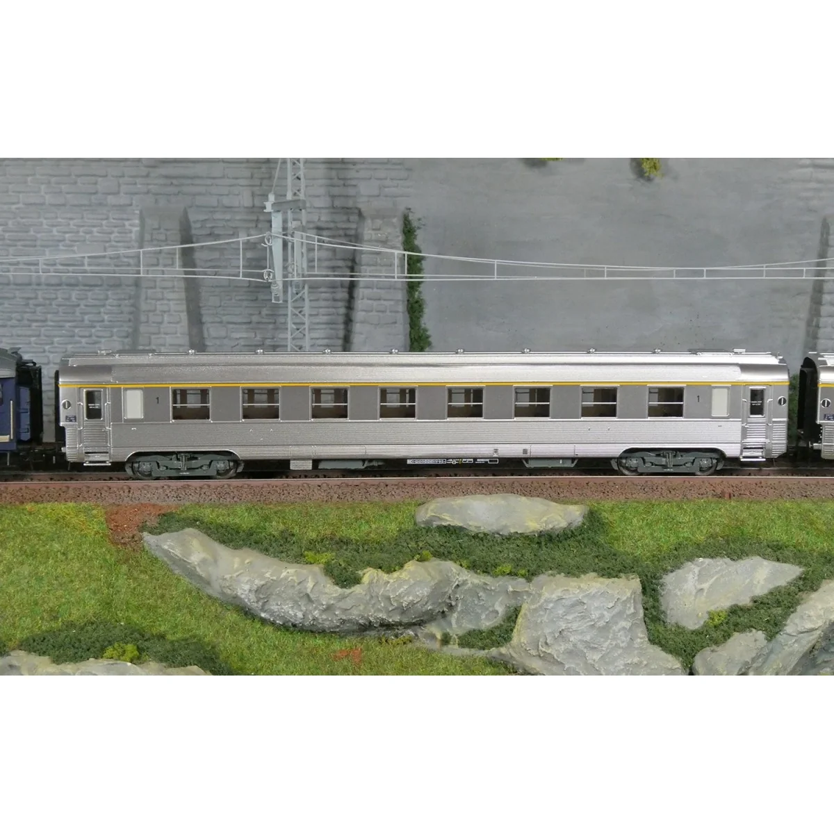 Coffret 3 voitures Sud Express CIWL et DEV Inox courtes SNCF époque... Coffret 3 voitures Sud Express CIWL et DEV Inox courtes SNCF époque...
