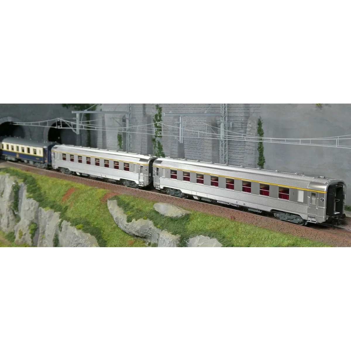 Coffret 3 voitures Sud Express CIWL et DEV Inox courtes SNCF époque... Coffret 3 voitures Sud Express CIWL et DEV Inox courtes SNCF époque...