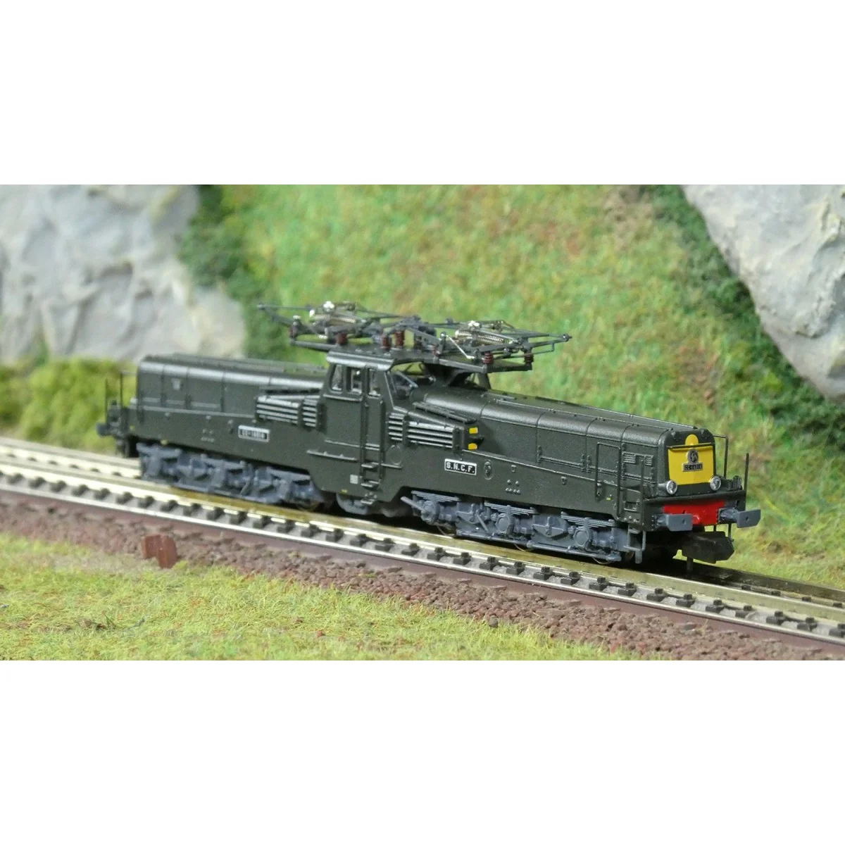 Locomotive électrique CC 14014 SNCF verte et jaune Ep. IV - Arnold ... Locomotive électrique CC 14014 SNCF verte et jaune Ep. IV - Arnold ...