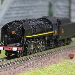 Arnold HN2484 Locomotive vapeur 141 R 840, SNCF, roues mixtes, livrée noire, ligne jaune Arnold HN2484 - 1